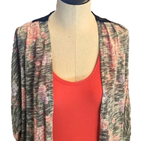 WOMENS floral lace back cardigan. - Picture 2 of 11
